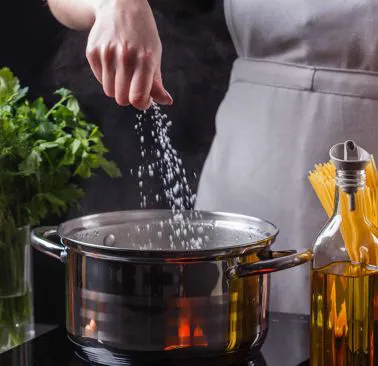 Fatti e miti sull’uso del bicarbonato di sodio nell’acqua: cosa fa davvero e cosa no