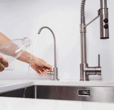 Acqua a osmosi inversa in casa: salute e risparmio, addio bottiglie