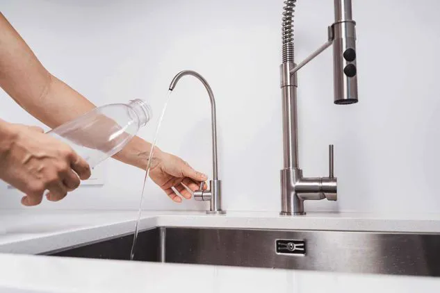 Acqua a osmosi inversa in casa: salute e risparmio, addio bottiglie